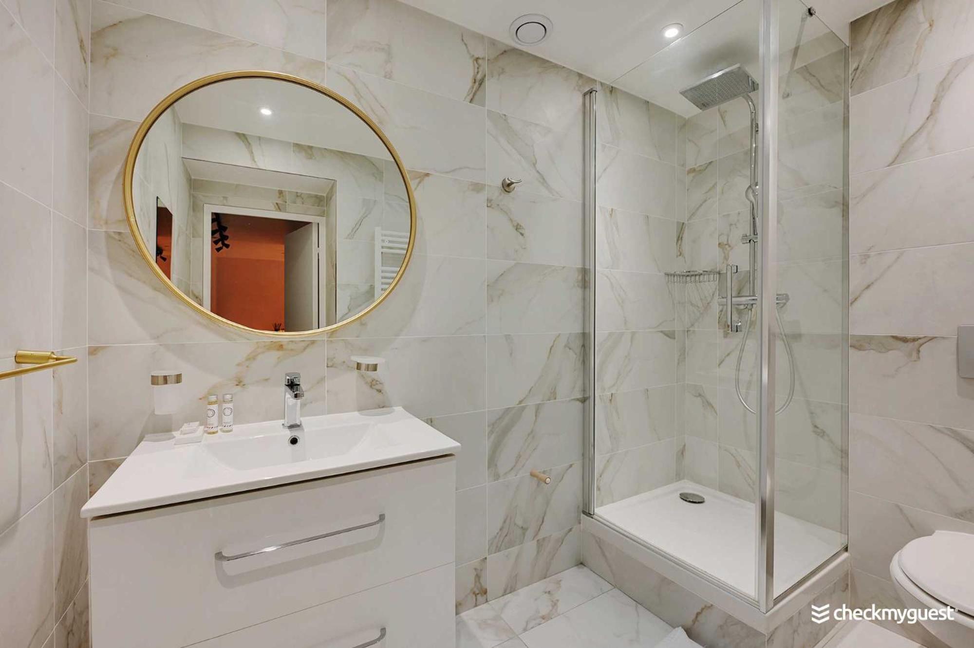 Intimate Apartment With Air Conditioner & Jacuzzi 2Br 6P Montmartre París Exterior foto